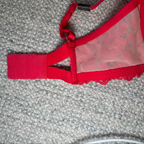 Victoria’s Secret push up bra - Picture 3 of 9